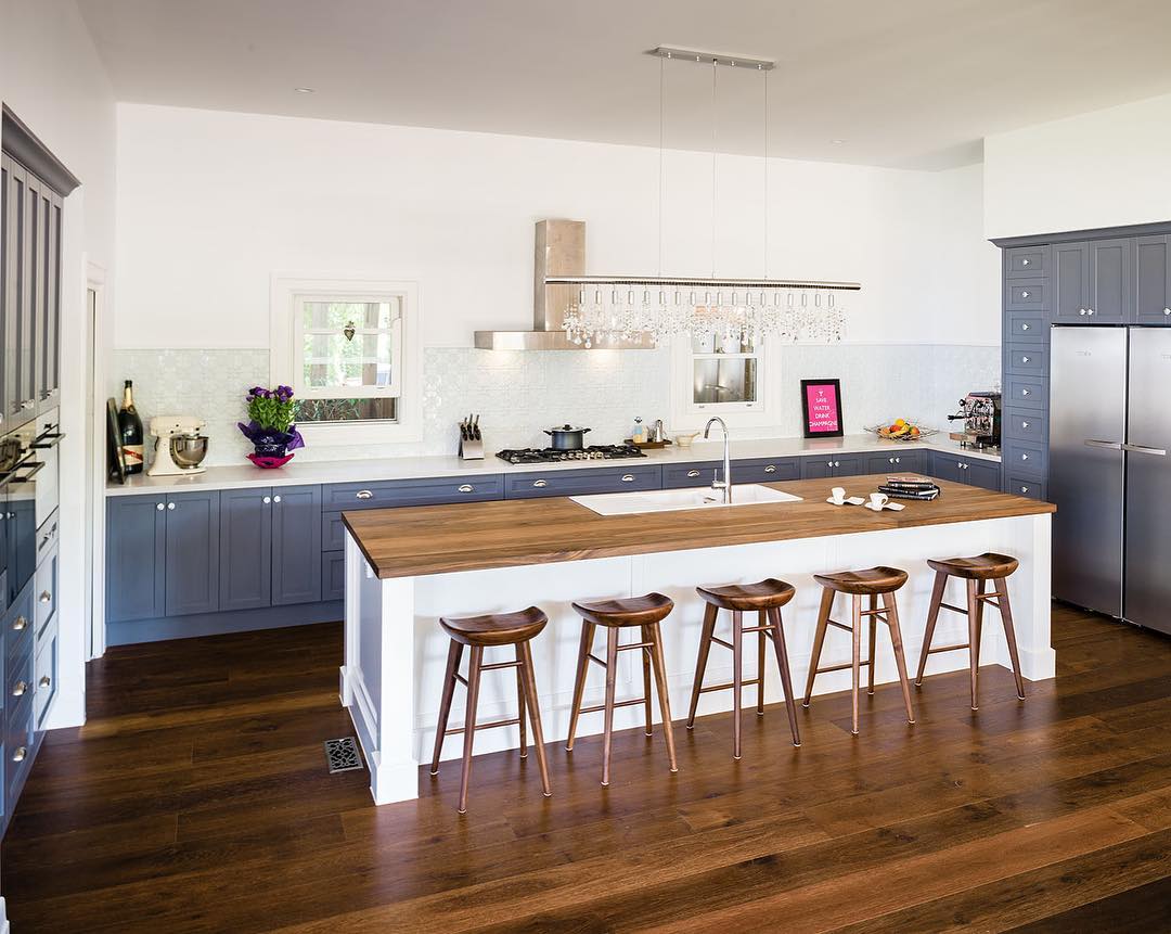 A gorgeous example of how to achieve a Hampton look with overlay cabinets. Traditional shaker style frame constructed doors, beautiful island with a solid timber benchtop, crystal door knobs and a pressed tin splash back combine wonderfully to create this impressive kitchen .
.