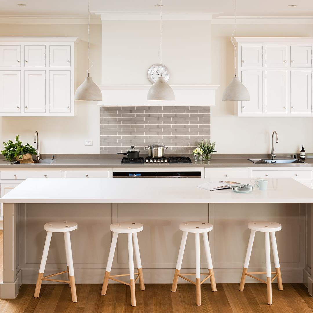 Now that’s what I call perfect symmetry! This beautiful Hampton style kitchen with all the traditional features including face frame cabinets, exposed hinges and shaker doors.  Custom made canopy and textured tiling create a beautiful focal point to the cook top run.  .
.
.
.
.